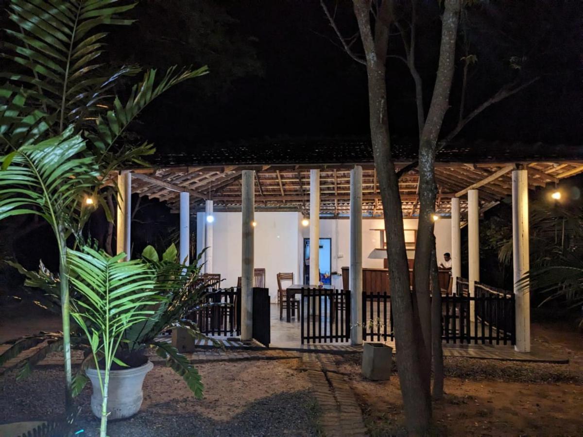 Silent Cabana And Restaurant Marakolliya, Tangalle Exterior photo