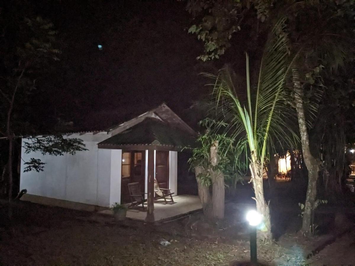 Silent Cabana And Restaurant Marakolliya, Tangalle Exterior photo
