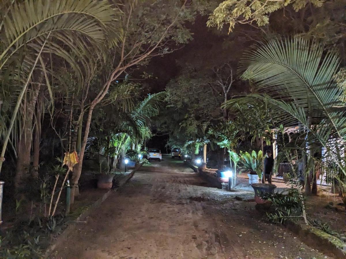 Silent Cabana And Restaurant Marakolliya, Tangalle Exterior photo
