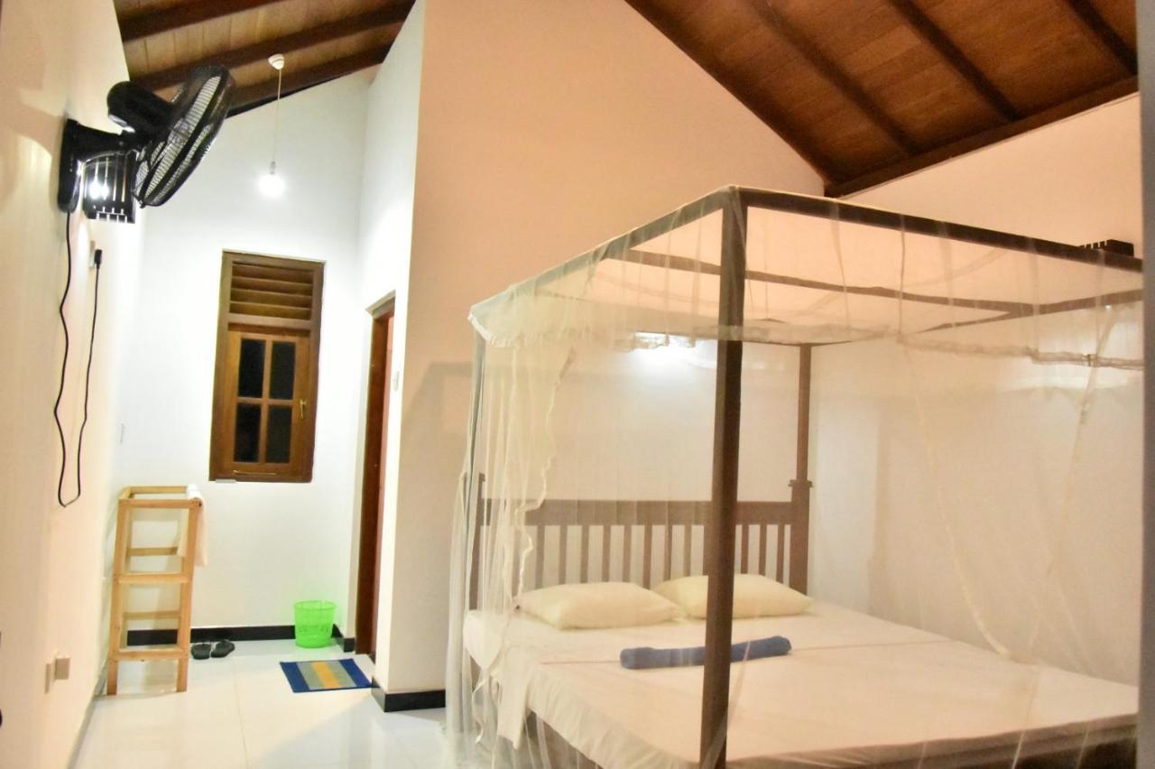 Silent Cabana And Restaurant Marakolliya, Tangalle Exterior photo